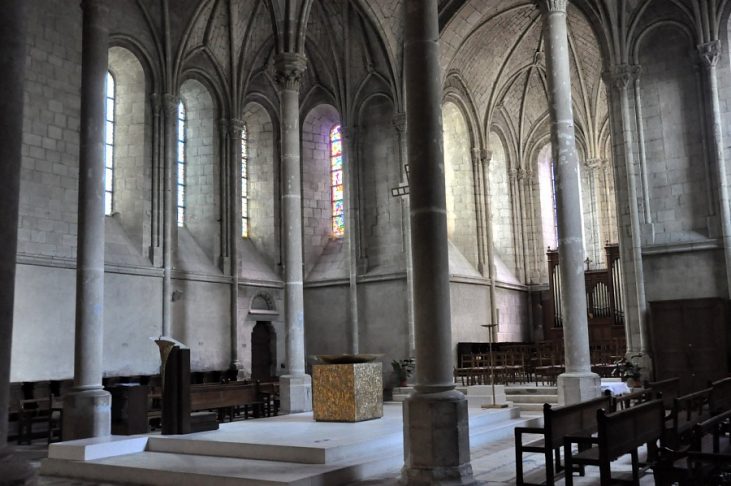 Le chur de Saint-Serge vu depuis la "sortie" du croisillon sud  du transept