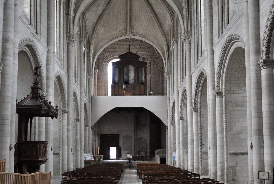 La nef vue du chœur