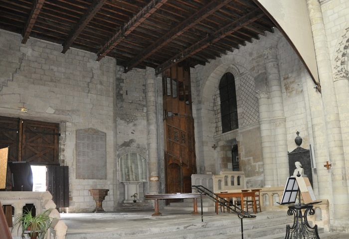 L'entrée de l'église de la Trinité