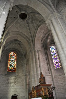 La voûte du chœur et sa trappe à la croisée