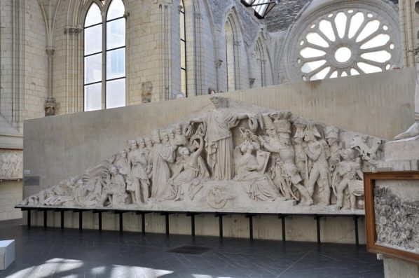 Fronton du Panthéon à Paris