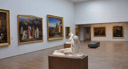 Une salle du XVIIIe siècle avec sculptures du même  siècle