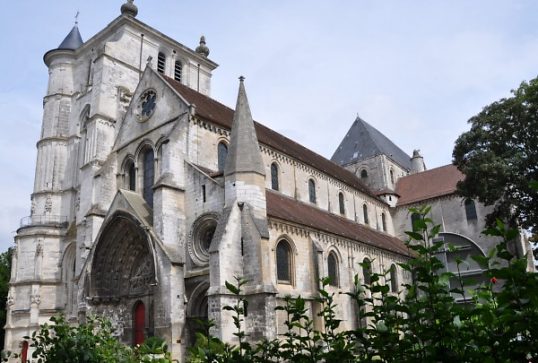 Vue extérieure de la partie romane