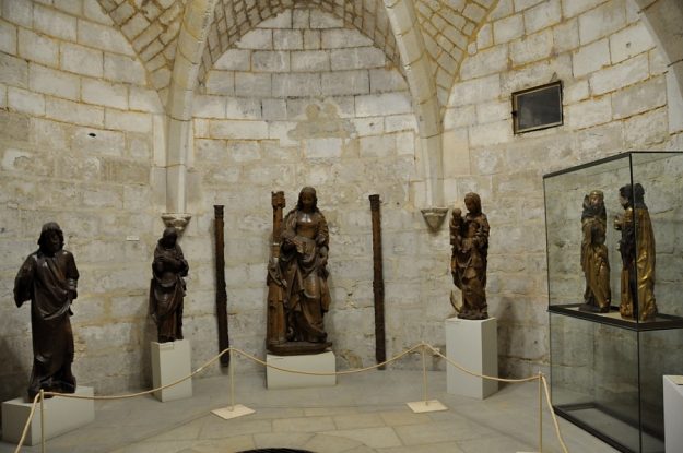 La salle des statues dans une tour du châtelet