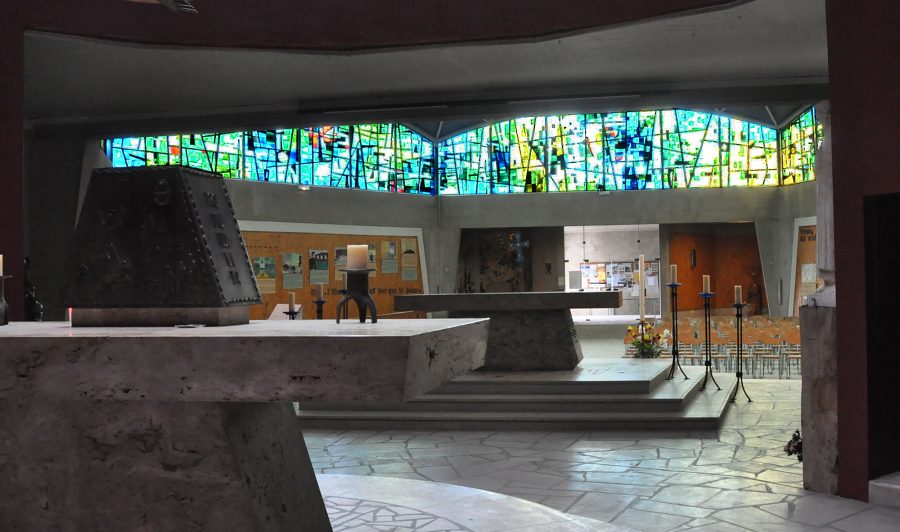 La nef vue de la chapelle du Saint Sacrement