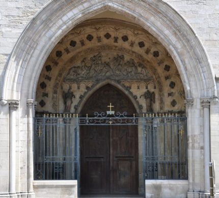 Le porche de la façade ouest