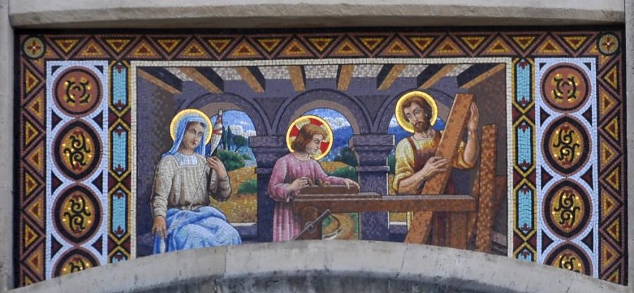 Mosaïque de la Sainte Famille sur le fronton