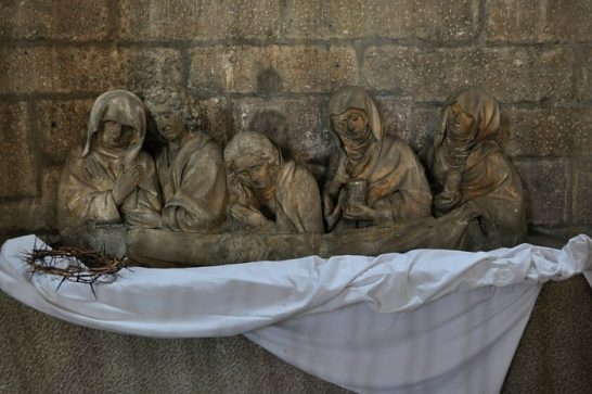 Fragment d'une mise au tombeau du XVe siècle