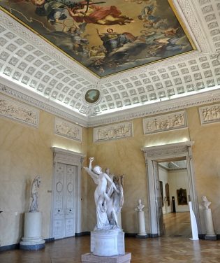 La Salle des Statues