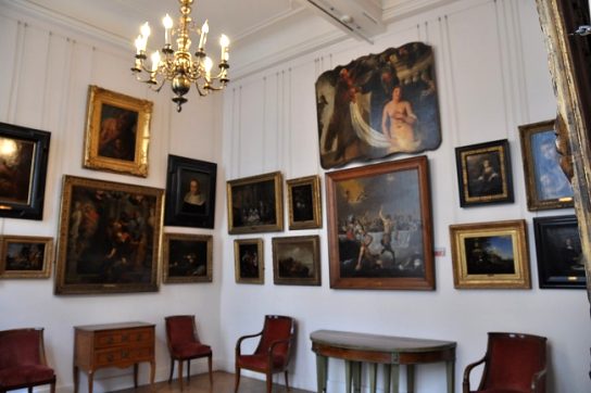 Petite salle de tableaux au rez-de-chaussée