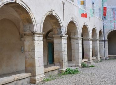 Le cloître des Bernardines