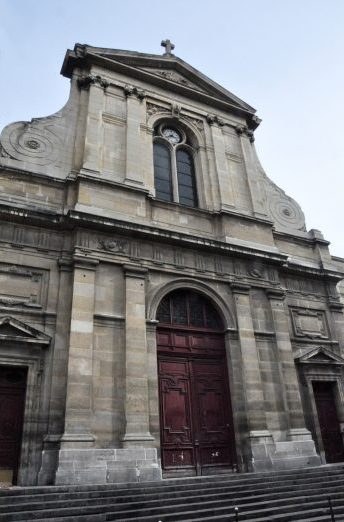 La façade de l'église, rue des Blancs Manteaux