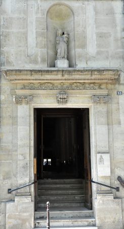 La porte d'entrée rue des Francs-Bourgeois
