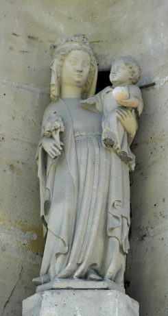 La Vierge à l'Enfant, rue des Francs Bourgeois.