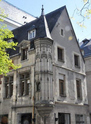 Une maison Renaissance sur la rue des Francs-Bourgeois.