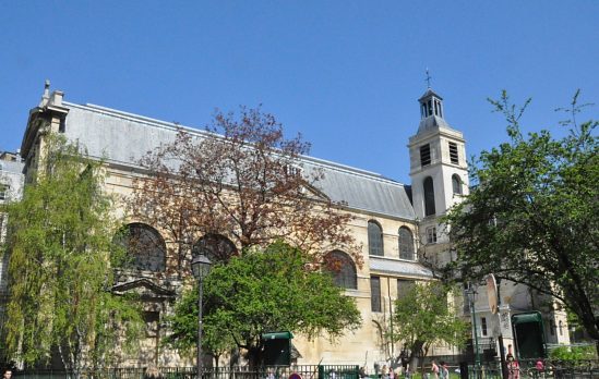 Vue générale de l'église depuis le square Charles-Victor-Langlois