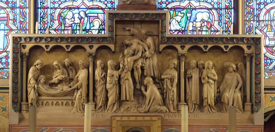 Le retable de la chapelle d'axe dans le déambulatoire : scènes de la Passion