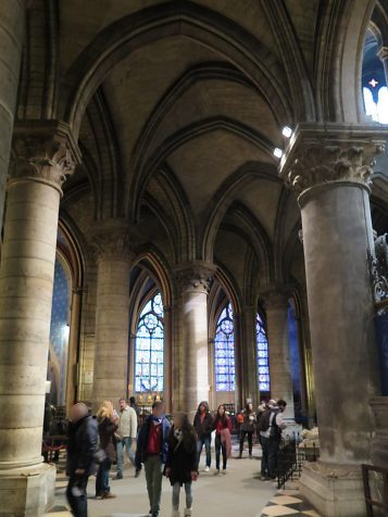 Vue du déambulatoire et de sa voûte