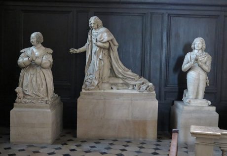 Vue d'ensemble de la famille Potier dans la chapelle de Brégy.