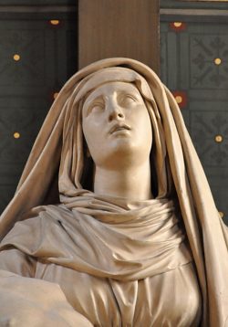 Le visage de la Vierge dans la Piéta