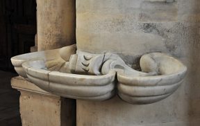 Les bénitiers de l'église Saint-Gervais