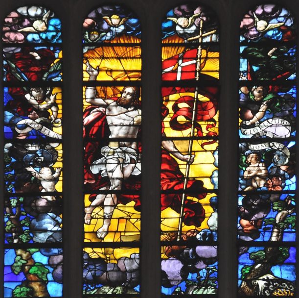 La Résurrection, partie centrale du vitrail (baie 110).