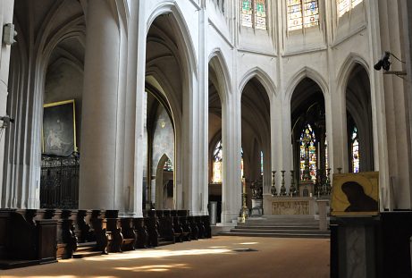 Le chœur et ses grandes arcades