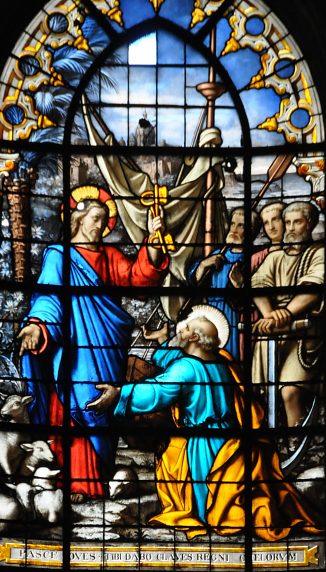 «Saint Pierre reçoit la clé du Royaume», détail du vitrail sud de l'abside