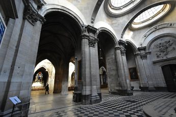 Chapelle de la Communion : vue vers le double bas–côté