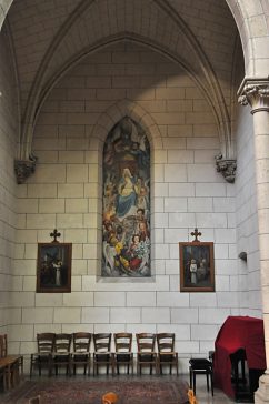 Une chapelle latérale dans la nef.
