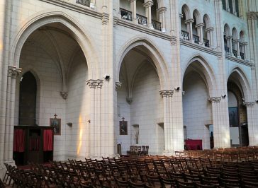 Suite de chapelles latérales dans le côté gauche.