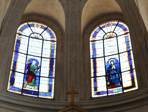 Vitraux centraux de la chapelle de la Vierge dans leur mise en cadre (atelier Laurent-Gsell, 1853)