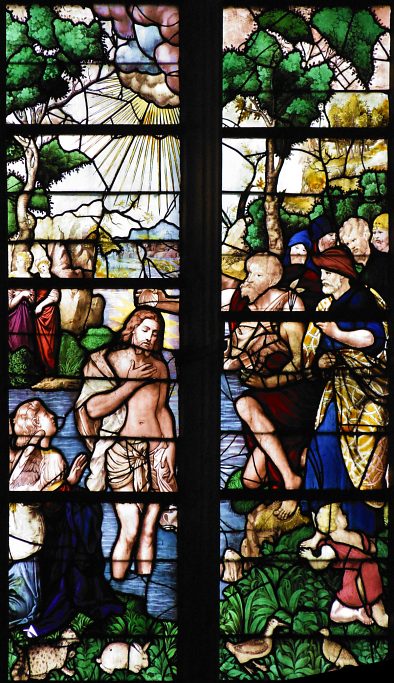 Vitrail baie 101, le Très–Saint–Nom–de–Jésus, détail : le baptême du Christ