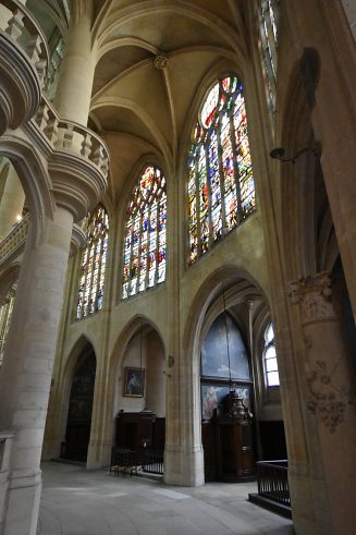 Déambulatoire nord, chapelles et grandes verrières