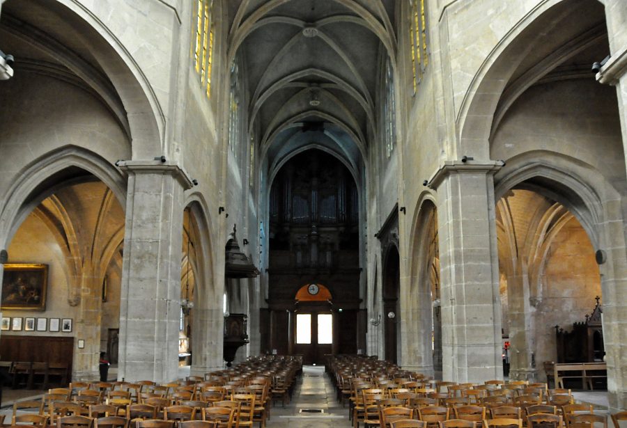 La nef et l'orgue de tribune vus depuis le chœur