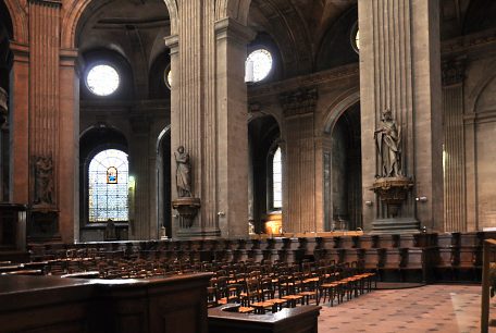 Le sanctuaire, les stalles et les statues d'Edme Bouchardon (1698–1762) et de ses élèves