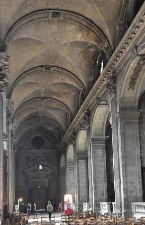 Le bas-côté nord vu depuis le transept