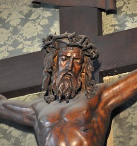 Le Christ en croix, sculpté par Brun, XIXe siècle, détail