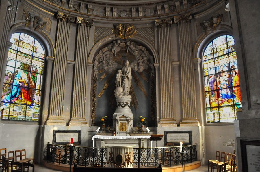 Chapelle de la Vierge (axiale) dédiée à Notre-Dame-des-Malades.