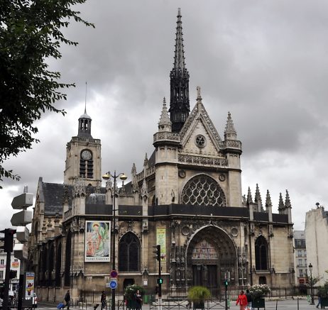 Vue d'ensemble de l'église Saint–Laurent et de sa façade du XIXe siècle