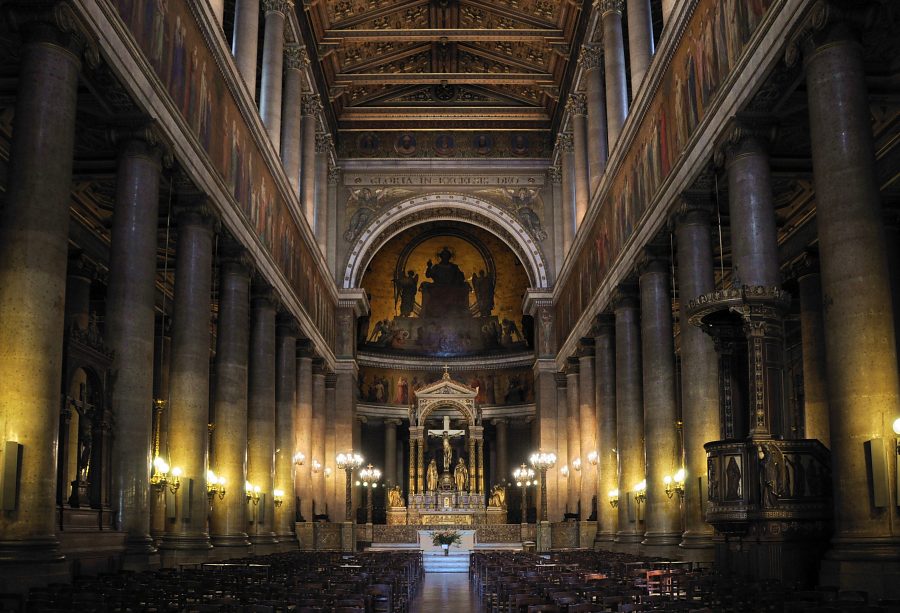 Vue d'ensemble de la nef de l'église Saint-Vincent-de-Paul