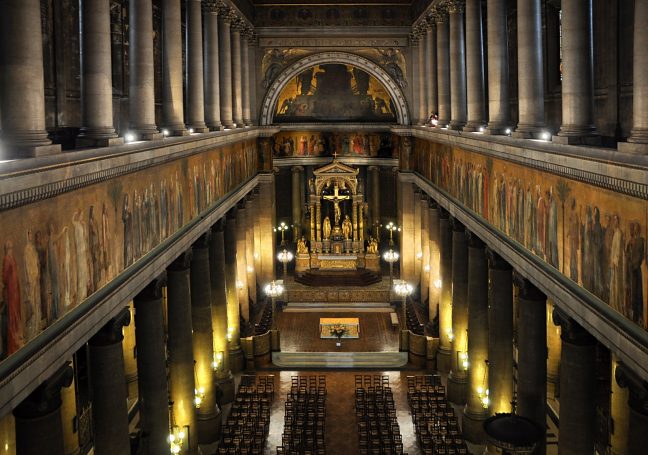 La nef vue de l'orgue de tribune