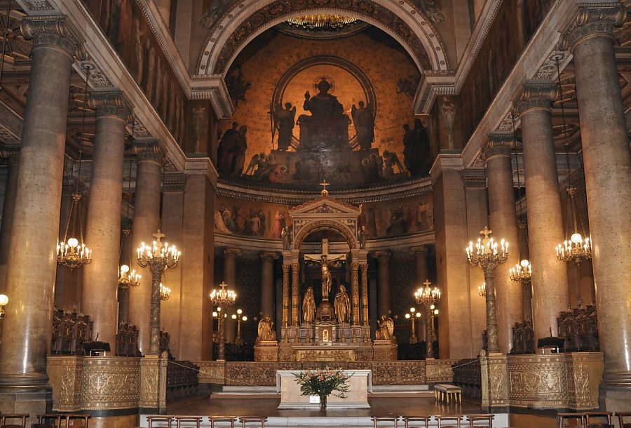 Le chœur de l'église Saint-Vincent-de-Paul
