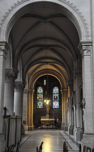 Le déambulatoire droit et la chapelle absidiale Sainte-Geneviève
