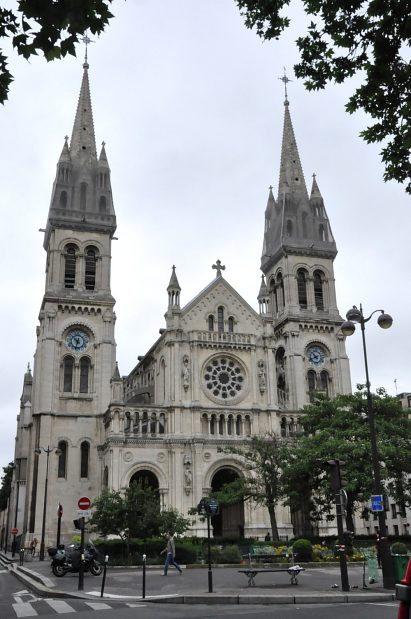 Vue d'ensemble de l'église Saint-Ambroise