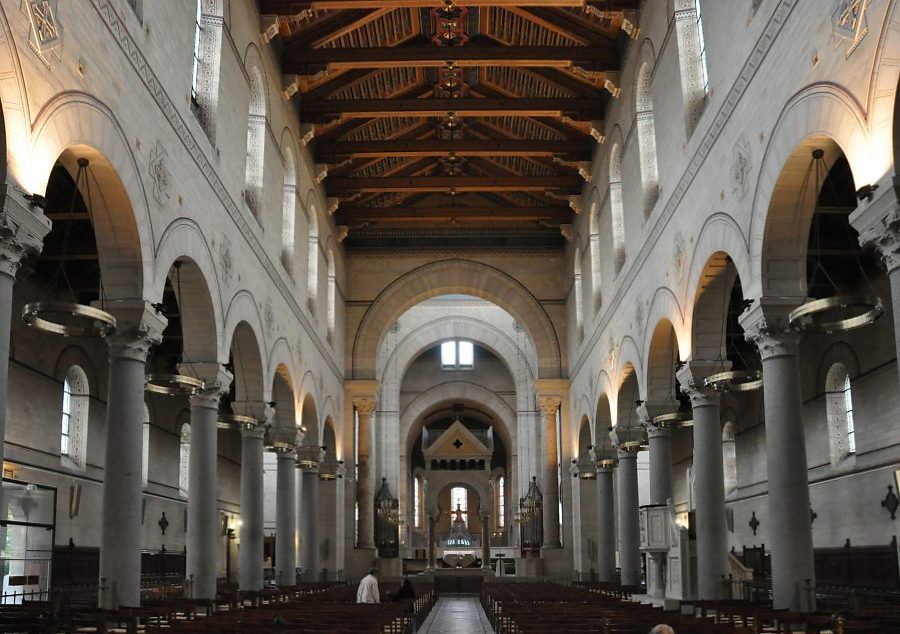 La nef de l'église Saint-Pierre-de-Montrouge
