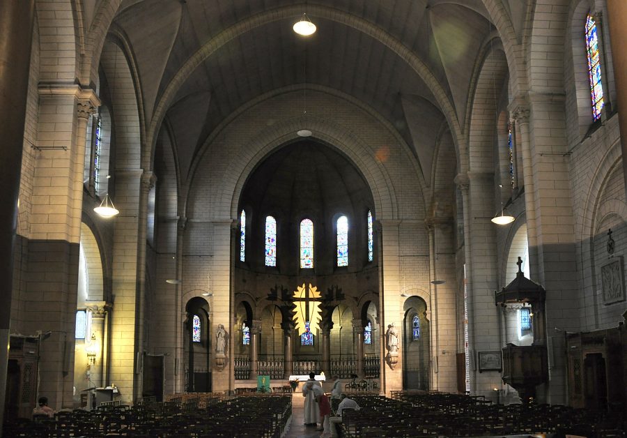 Vue d'ensemble de la nef et du chœur de l'église Saint-Charles-de-Monceau