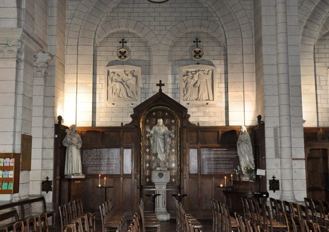 La chapelle du Sacré-Cœur dans le bas-côté  gauche.