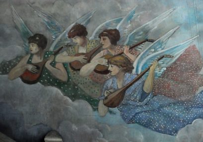 Peinture murale de la chapelle de la Vierge : anges musiciens