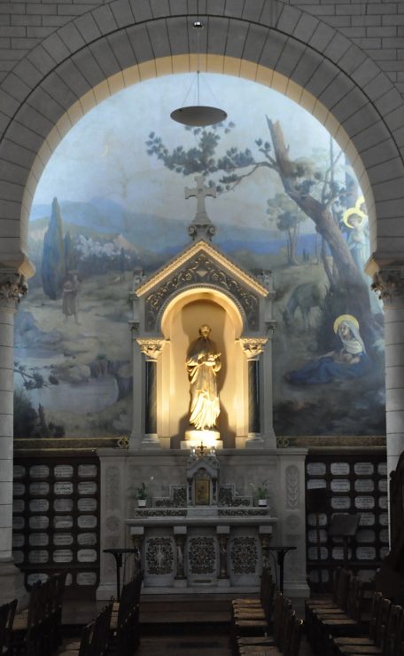 Chapelle Saint-Joseph dans le «transept» droit.